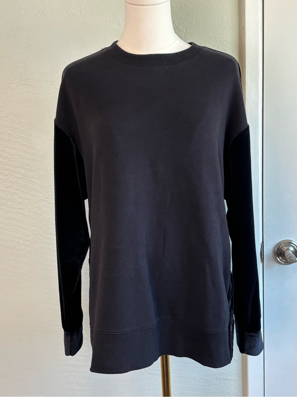 Bundle 2/$30! Athleta Black Crewneck Pullover Sweatshirt with Velour Back M